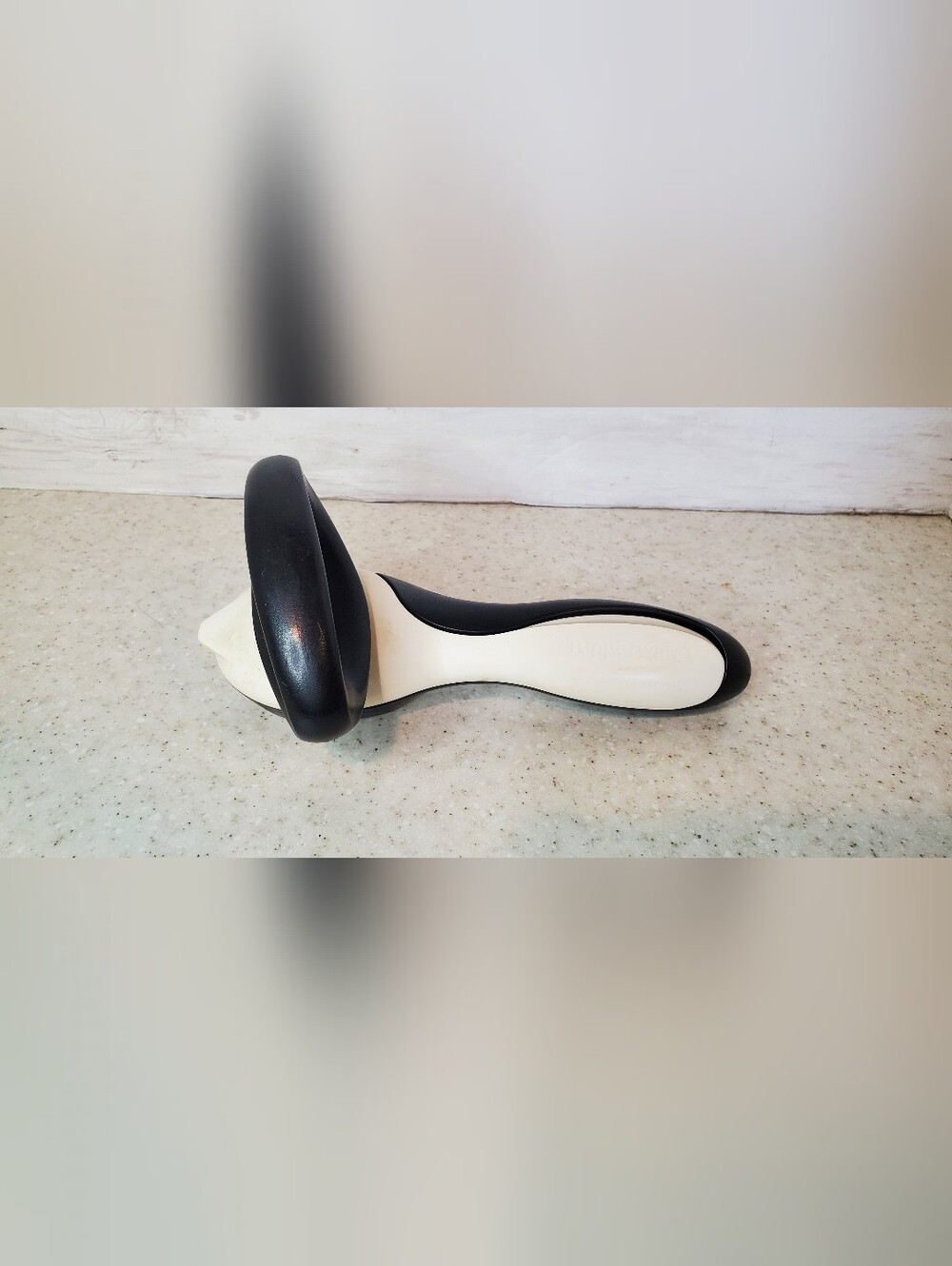 Tupperware 5898A Smooth Edge Manual Can Opener Black White Safety Top Opener
